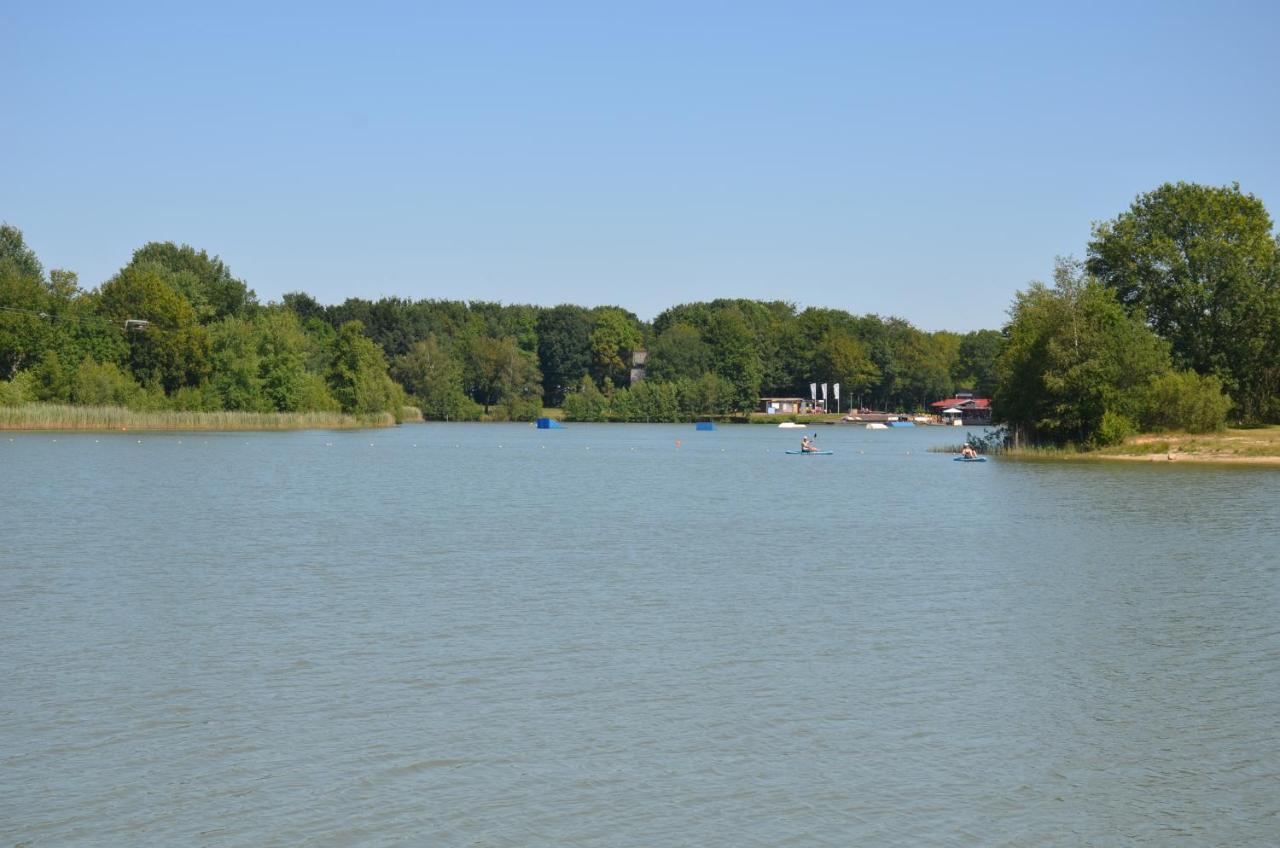 Drents Genieten - Lavendelheide Met Uitzicht Op Het Water Erm Exteriör bild