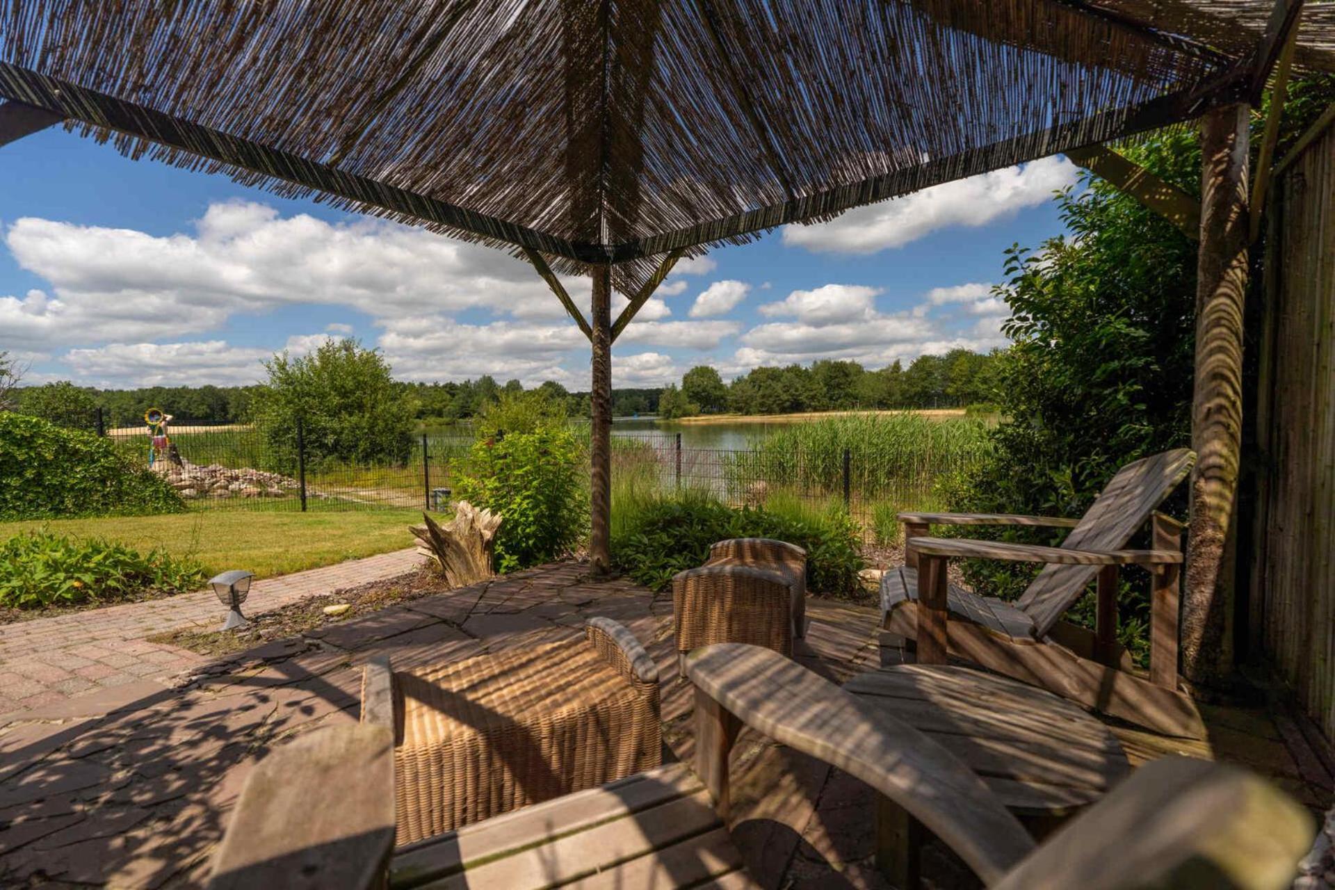 Drents Genieten - Lavendelheide Met Uitzicht Op Het Water Erm Exteriör bild